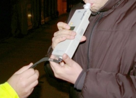 Băut, la volanul maşinii pe care o furase